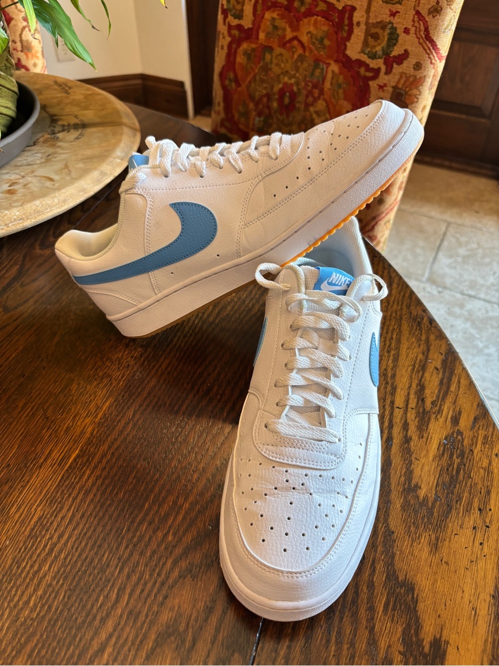 Men’s 13 Nike Court Vision Low like new sneakers  white university blue